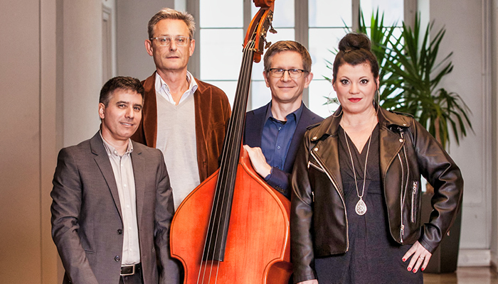 catmosphare-band-5-stand_tt